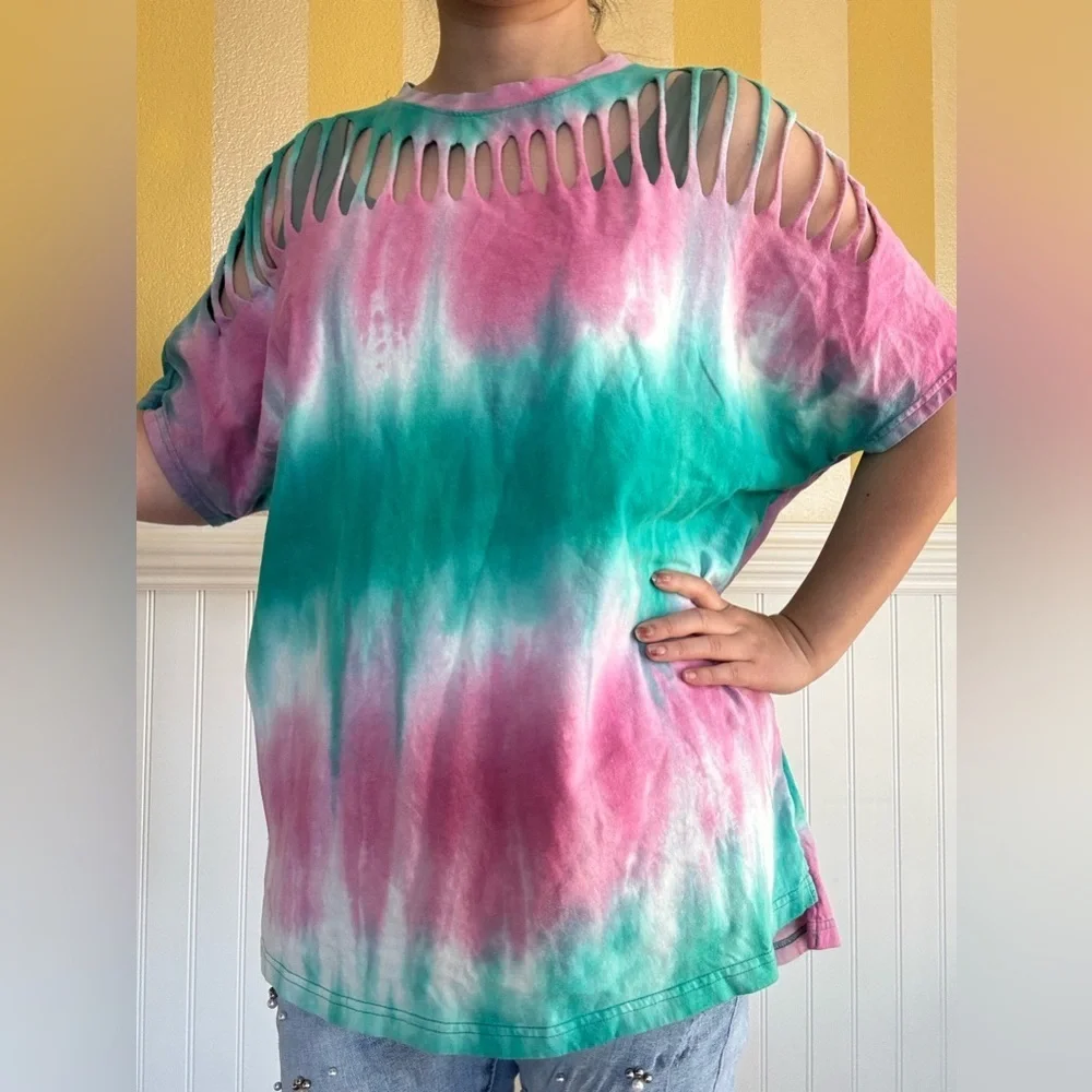 Tie-Dye Cutout T-Shirt - Picture 4 of 6